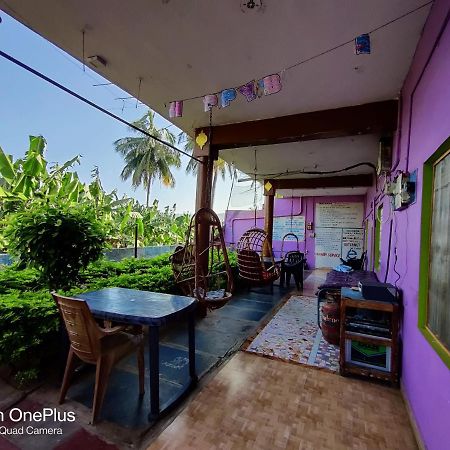 האמפי Archana Guest House River View מראה חיצוני תמונה
