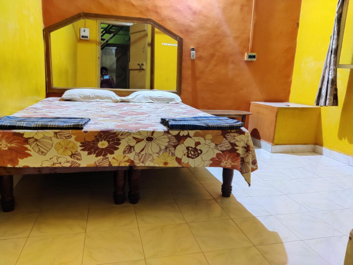 האמפי Archana Guest House River View מראה חיצוני תמונה