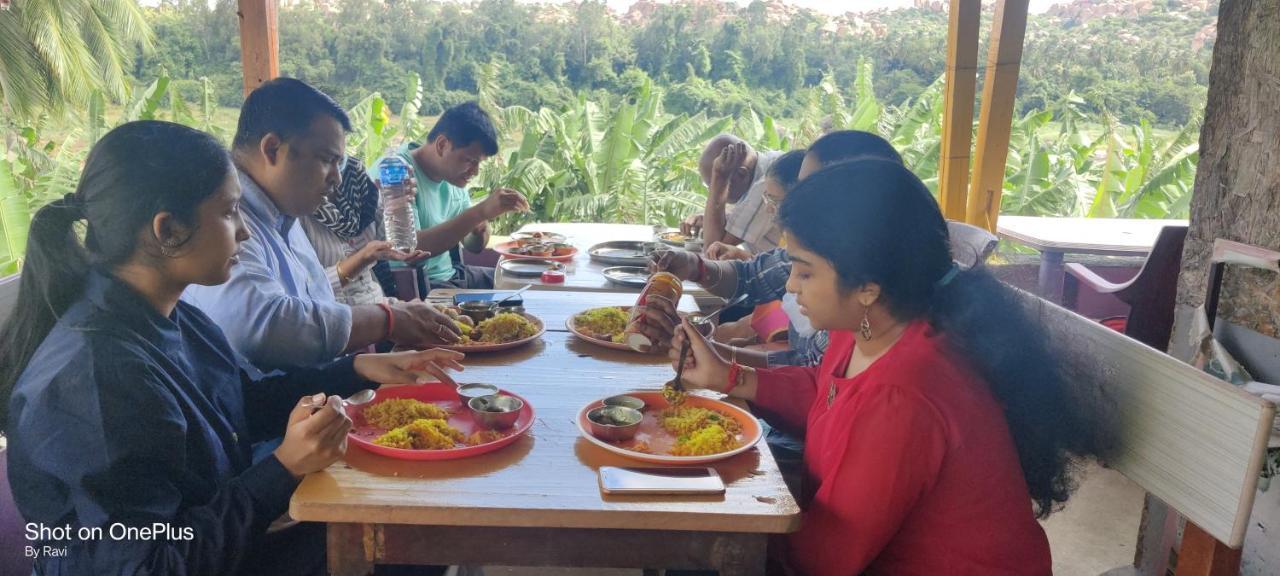 האמפי Archana Guest House River View מראה חיצוני תמונה