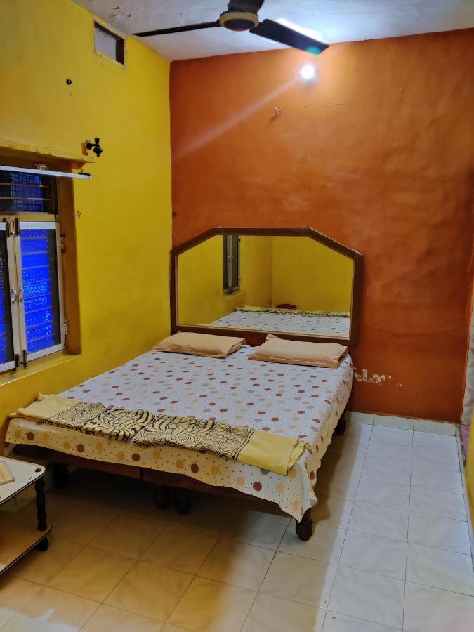 האמפי Archana Guest House River View מראה חיצוני תמונה