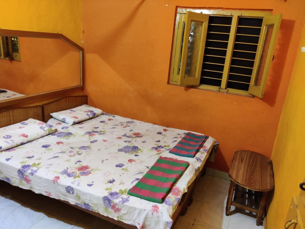האמפי Archana Guest House River View מראה חיצוני תמונה