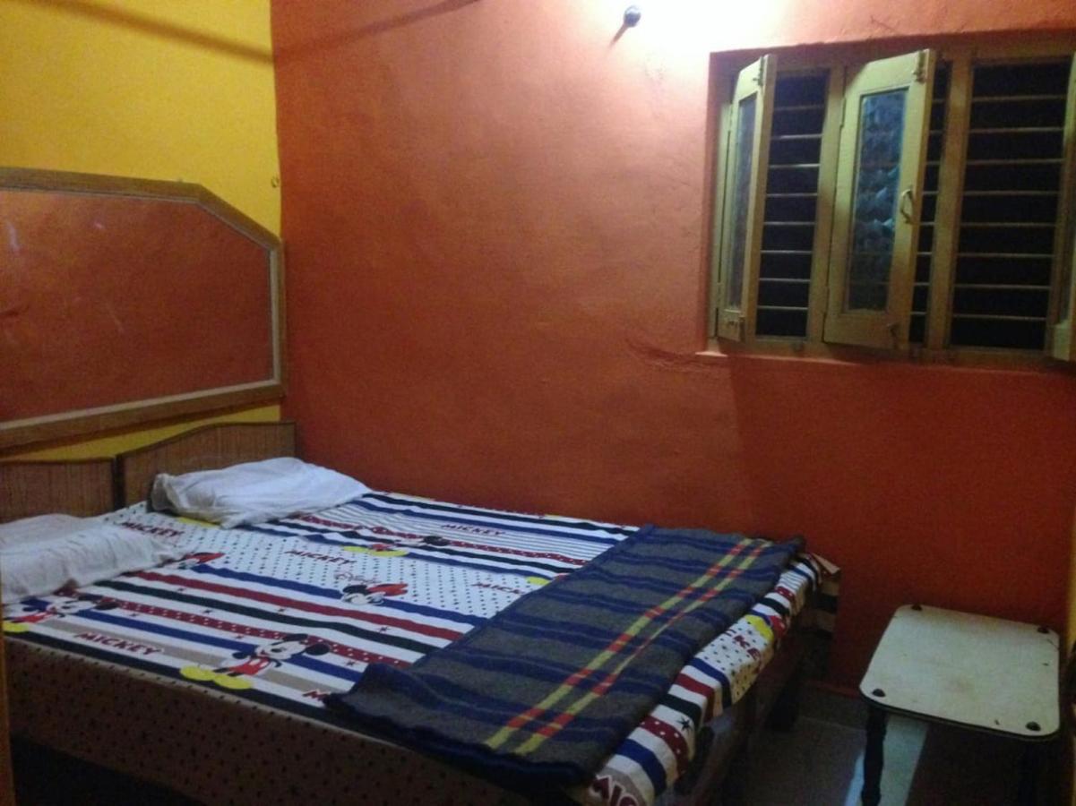 האמפי Archana Guest House River View מראה חיצוני תמונה