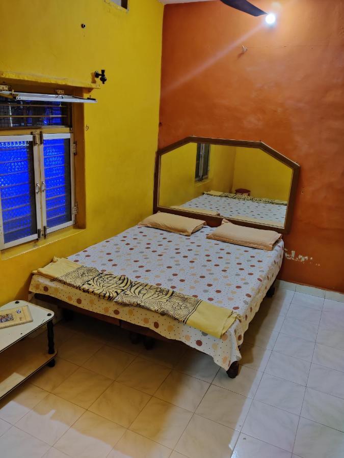 האמפי Archana Guest House River View מראה חיצוני תמונה