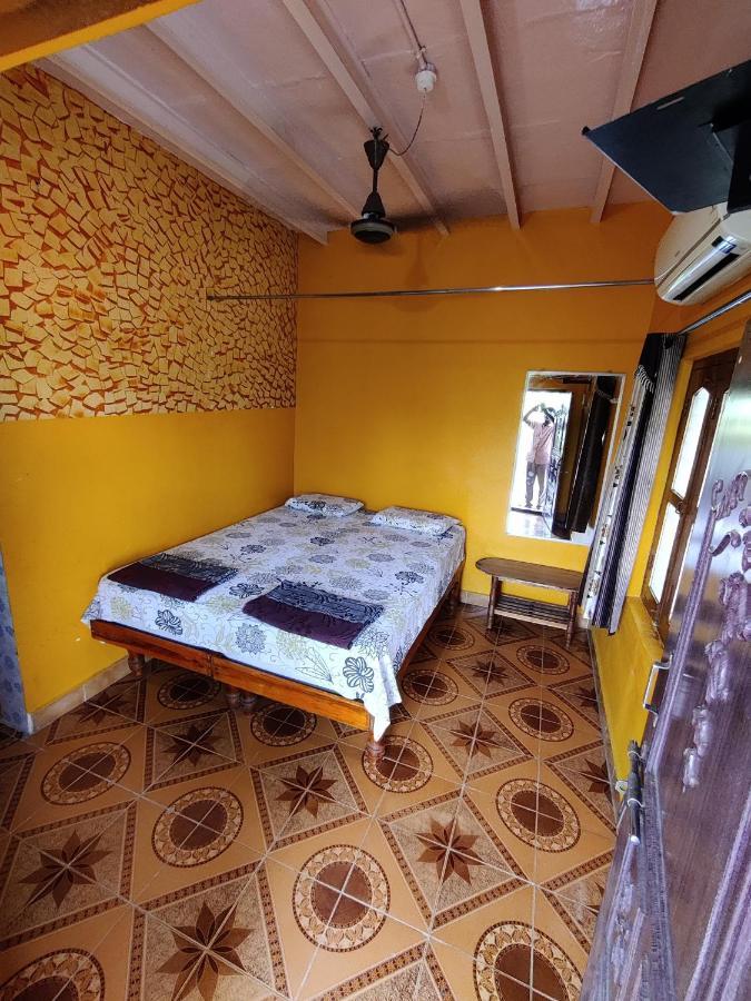 האמפי Archana Guest House River View מראה חיצוני תמונה