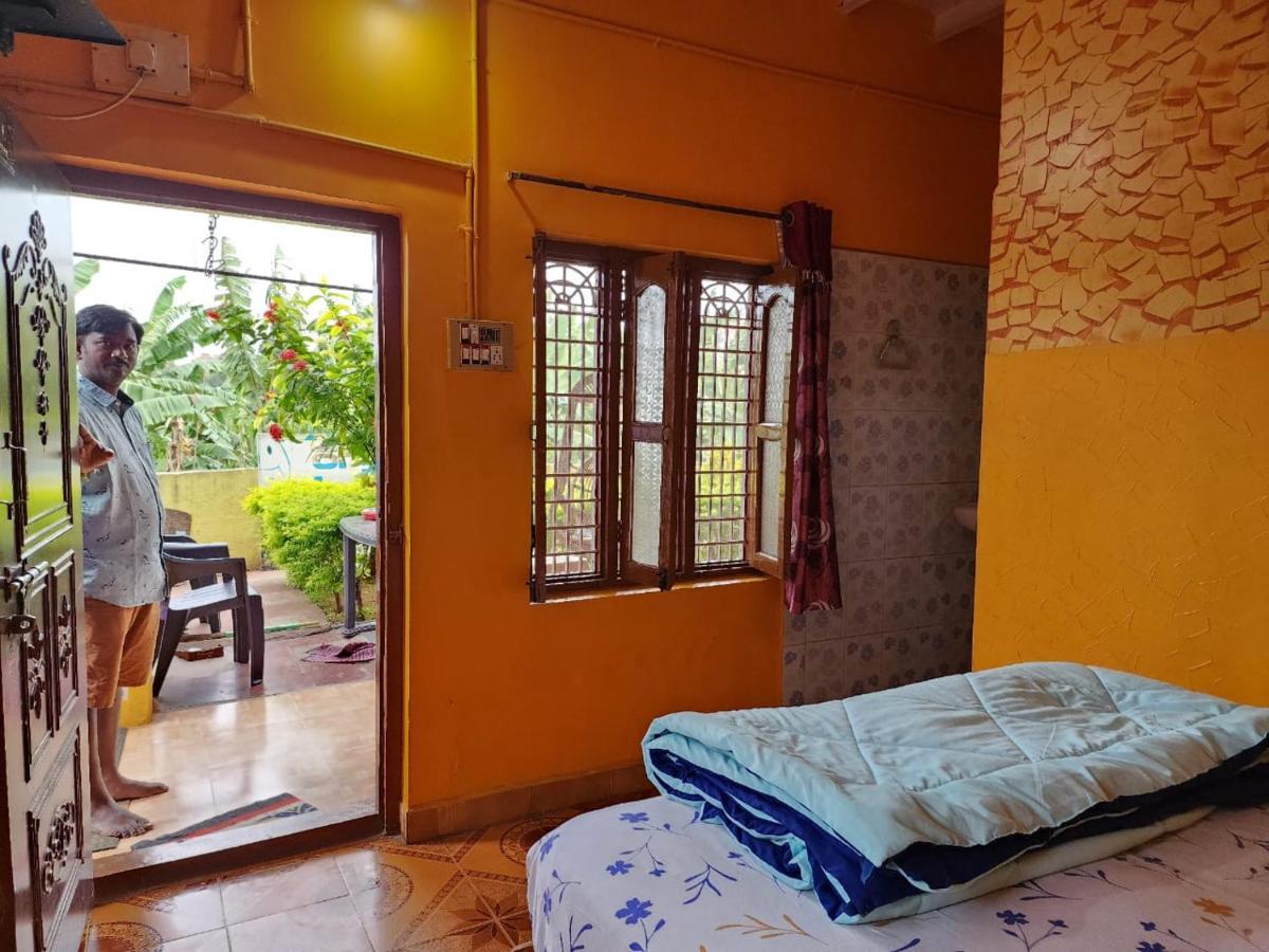 האמפי Archana Guest House River View מראה חיצוני תמונה