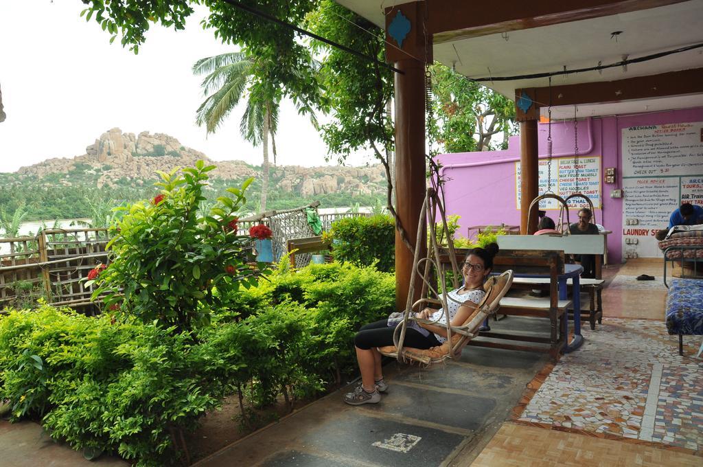 האמפי Archana Guest House River View מראה חיצוני תמונה