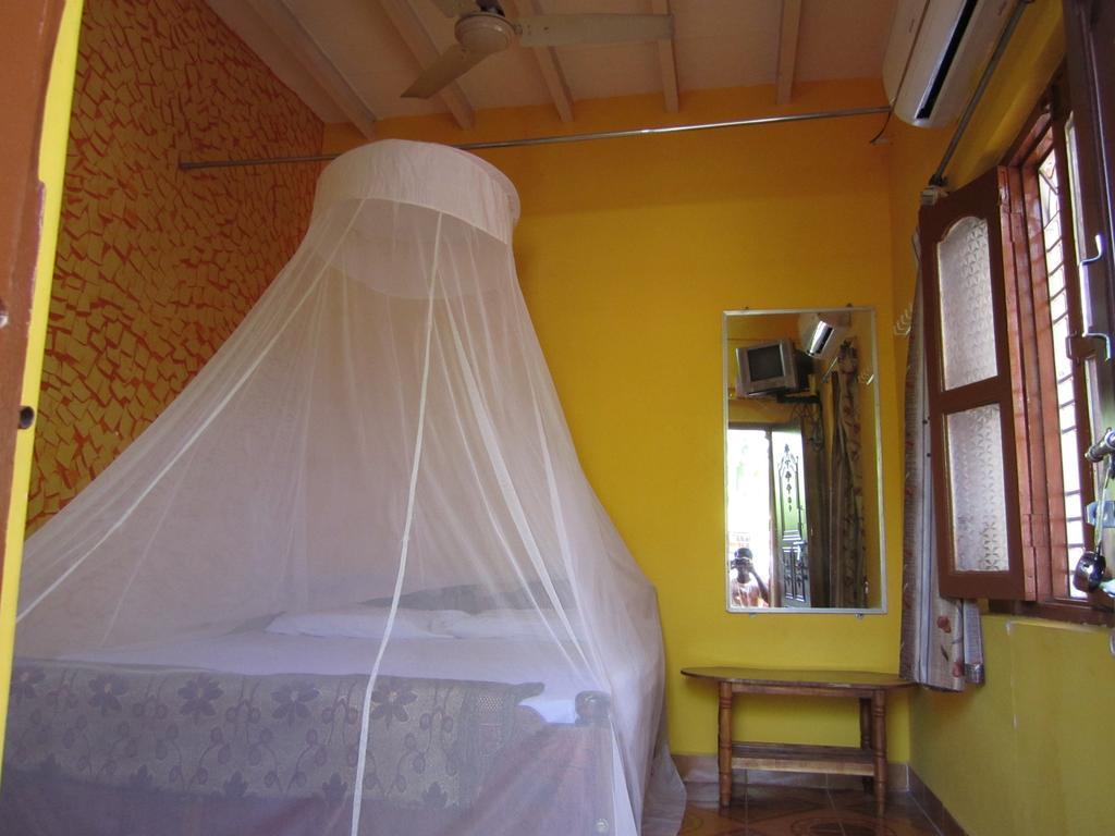 האמפי Archana Guest House River View חדר תמונה