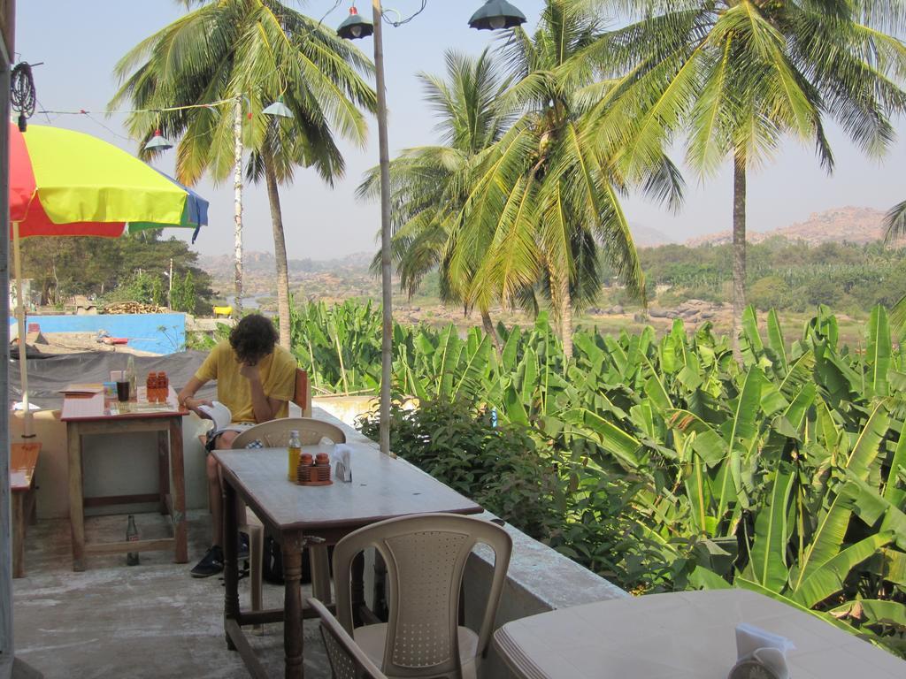 האמפי Archana Guest House River View מראה חיצוני תמונה