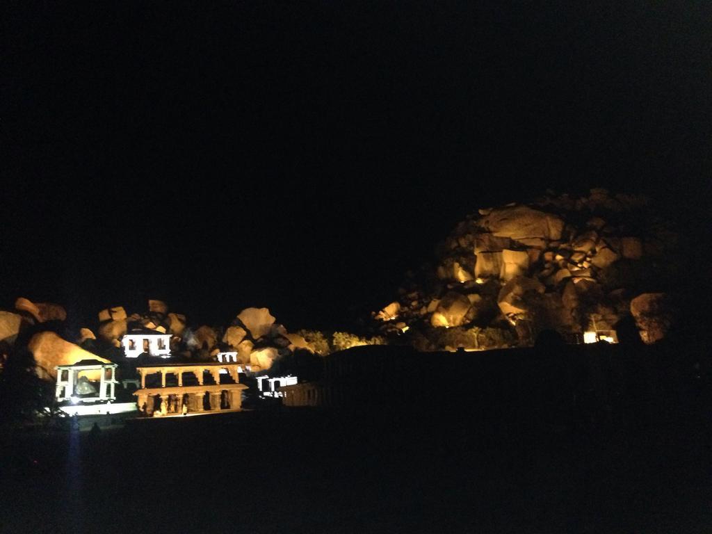 האמפי Archana Guest House River View מראה חיצוני תמונה