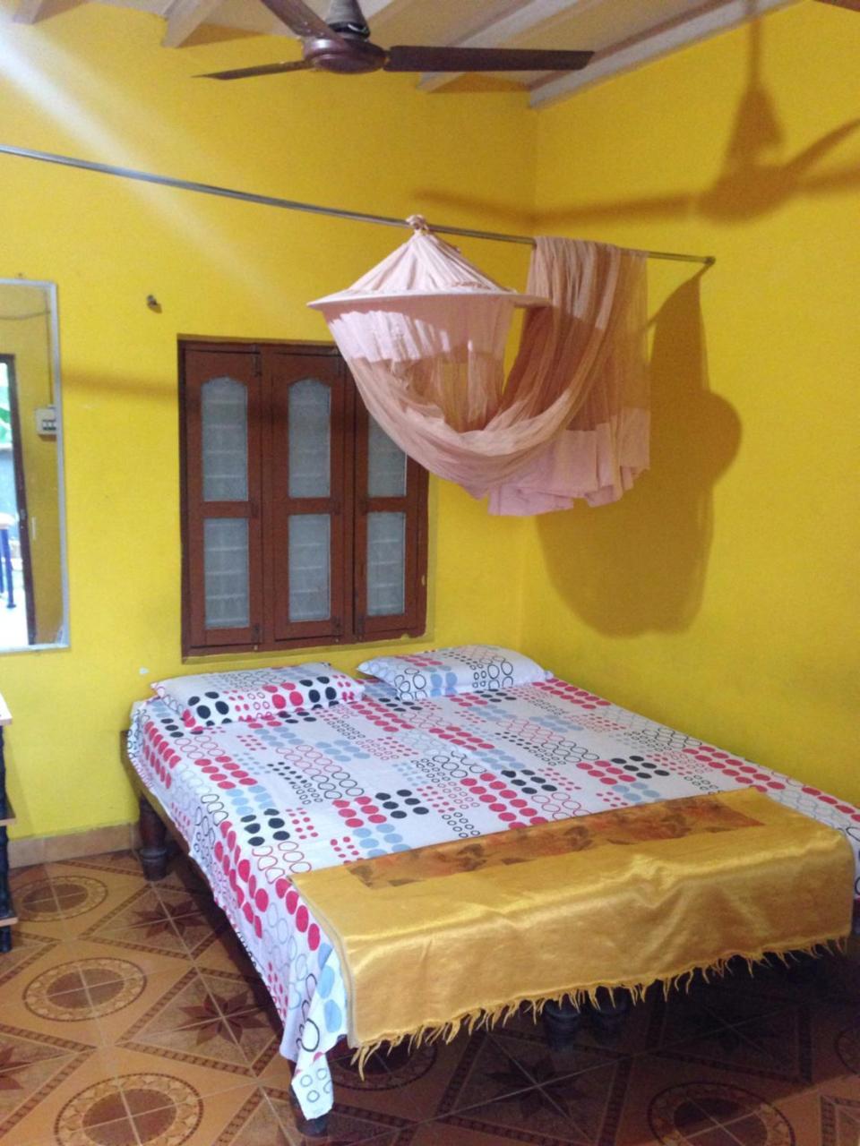 האמפי Archana Guest House River View מראה חיצוני תמונה
